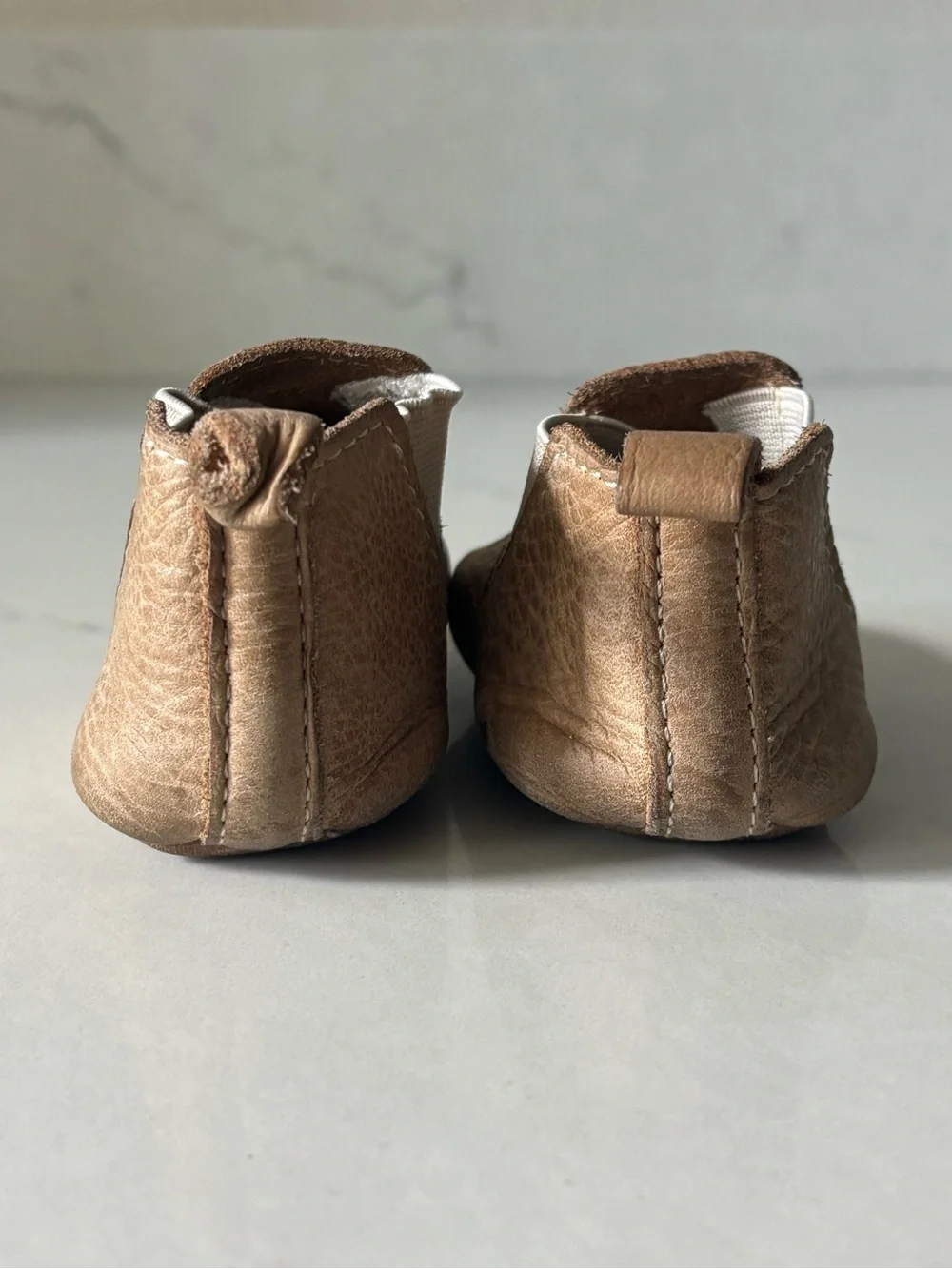 Freshly picked Kids Chelsea Boot in weathered Brown - Soft sole. Size 3